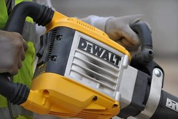 DEWALT D25961K 1600W 16kg SDS-Max Demolition Hammer 35 J Impact Energy with Active Vibration control include Chisel-Perform and Protect Shield