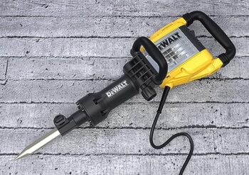 DEWALT D25961K 1600W 16kg SDS-Max Demolition Hammer 35 J Impact Energy with Active Vibration control include Chisel-Perform and Protect Shield